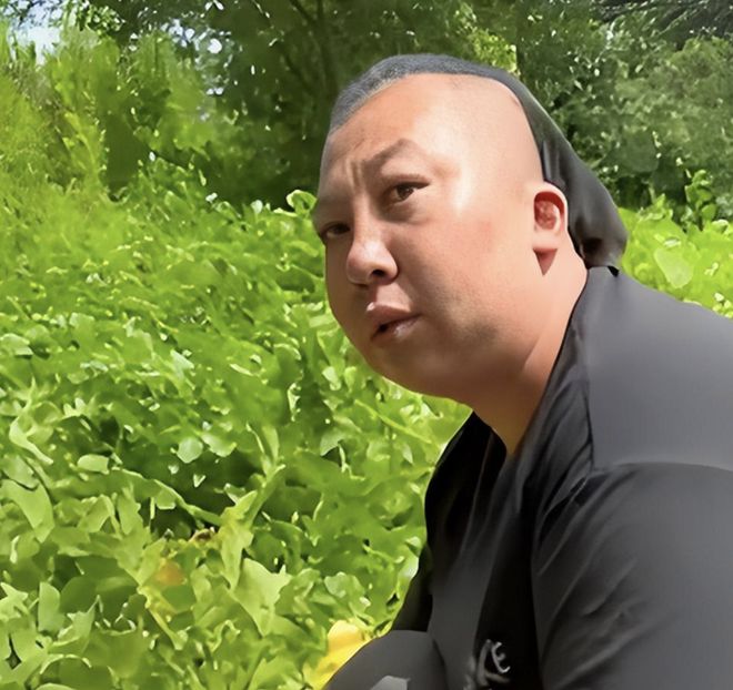轻松一刻：这三个人哪个更着急上厕所？