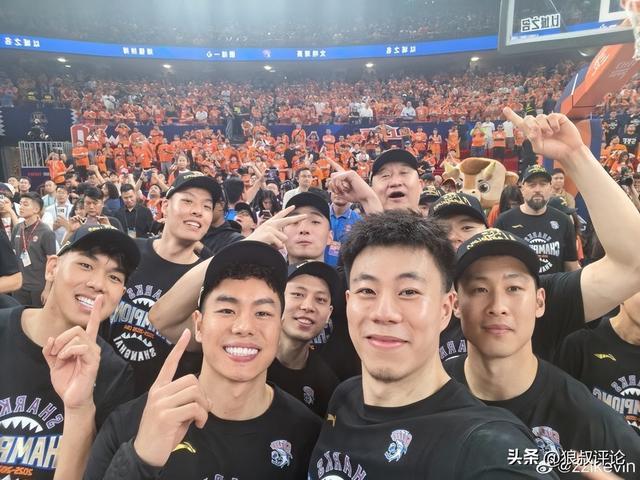 中超21轮裁判:京浙战主裁曾令张玉宁蒙冤,蓉汉战裁判组阵容豪华
