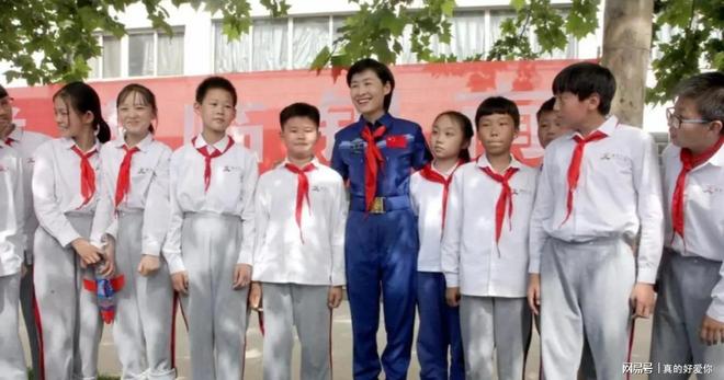 权力的诱惑!赛后庆祝队长袖标重回姆巴佩身上,曾为此不惜得罪队友
