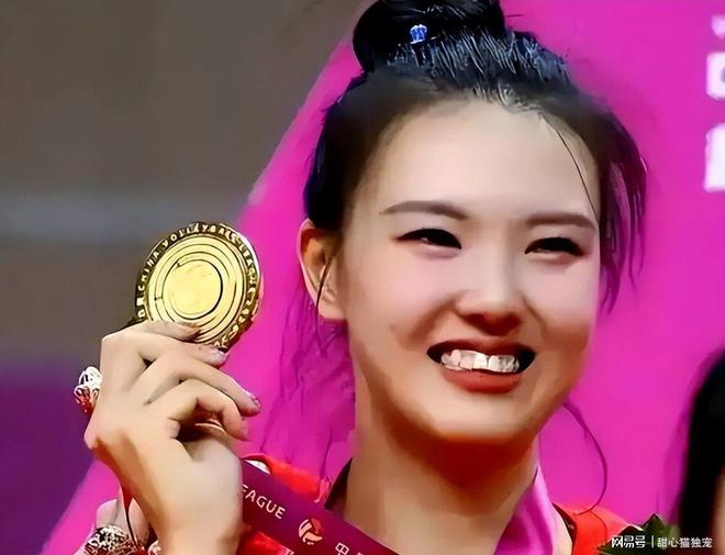 重庆女子逃单后续，身份被扒是惯犯 商贩集体拉黑，正脸曝光已社死