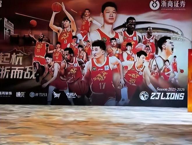 队报：巴黎18岁后卫迪安达加预计将会加盟曼城