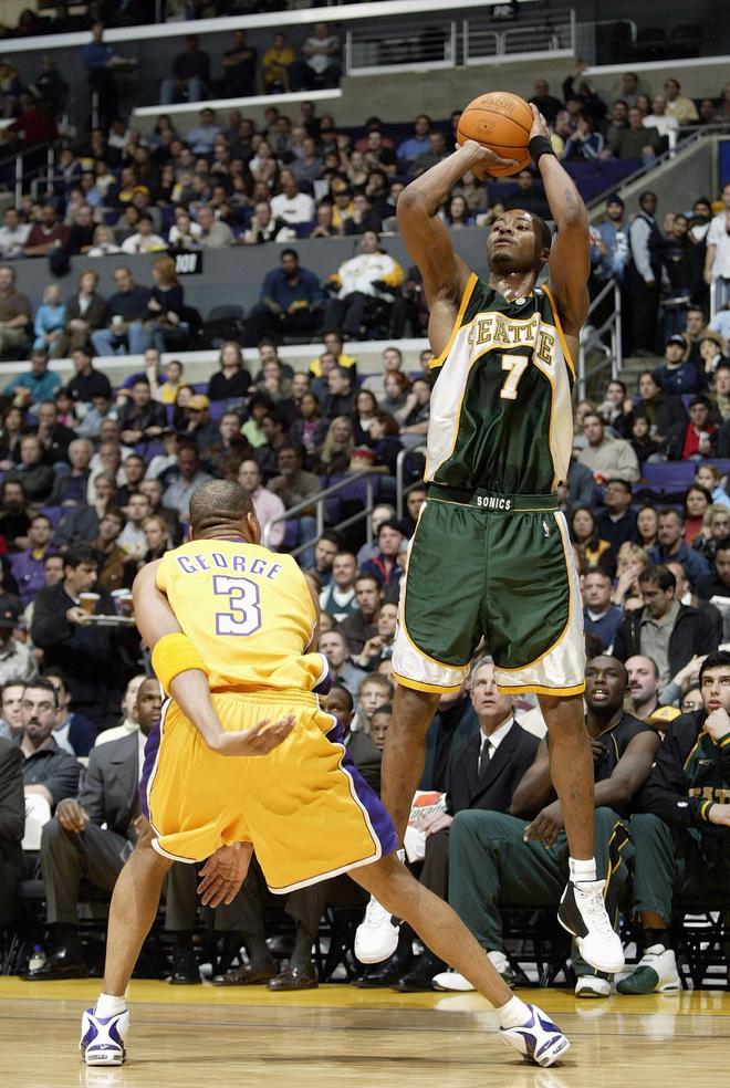 有布伦森就不怕落后!纽约客场再次逆转16分劣势,53年后首夺NBA总冠军!