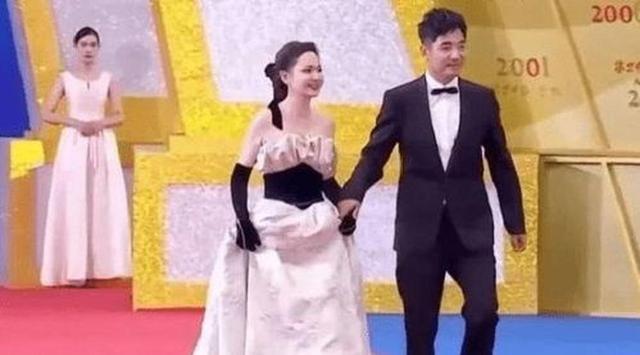 女足世界杯小组赛战术趋势：防守至上，边卫前压，定位球与失误定生死