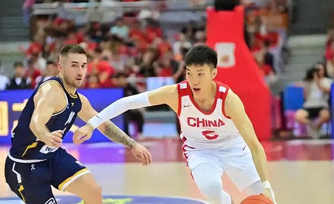 季后赛场均5.6分!上海下赛季想卫冕,这个36岁老将不能放走