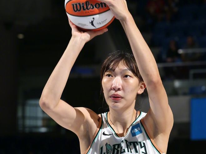 最强关系户告别NBA！字母哥哥3年签约希腊球队 21年曾随雄鹿夺冠