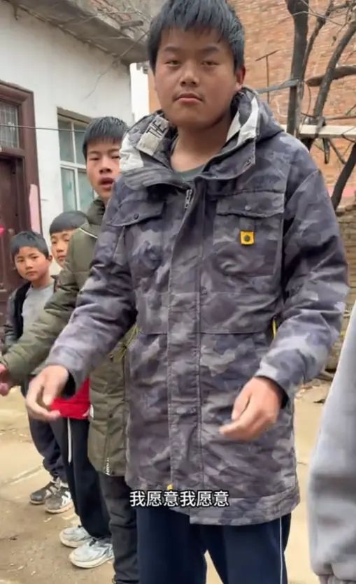 CBA速递，广东有喜有忧，新疆欲签183cm豪斯，广厦主帅变动！