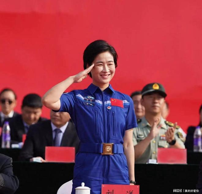 权力的诱惑!赛后庆祝队长袖标重回姆巴佩身上,曾为此不惜得罪队友