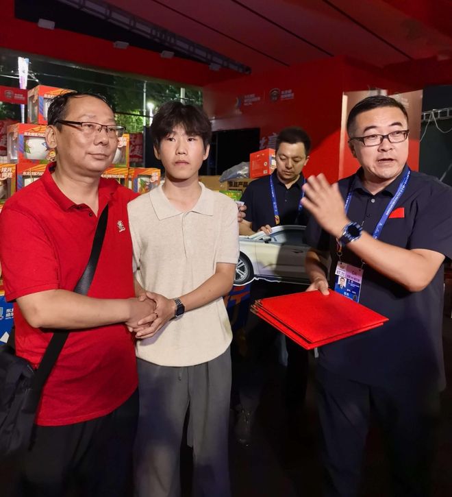 小威20岁对手温网爆冷取胜激动失语：“双腿完全不听使唤”