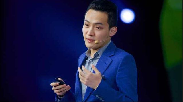 西媒：被排除在季前合训名单外，霍尔丹考虑举报塞维利亚